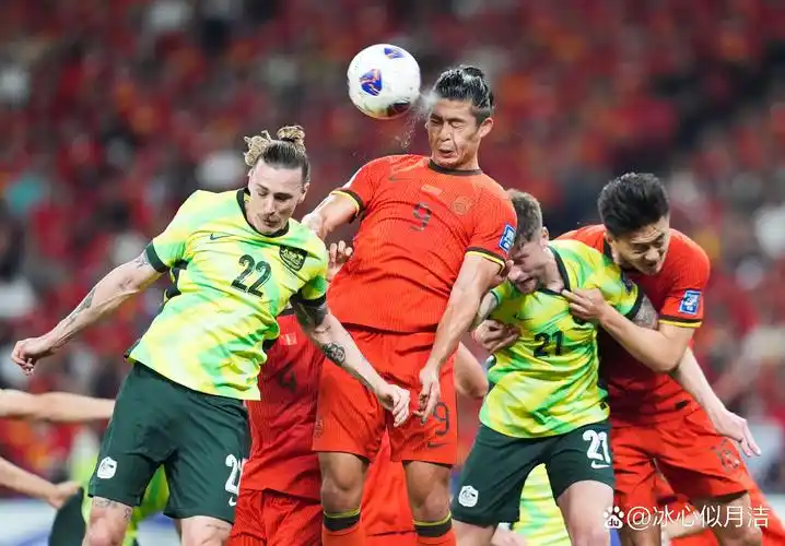 美国女足2-0澳大利亚：弗里曼头槌建功，乌龙大礼助队连胜